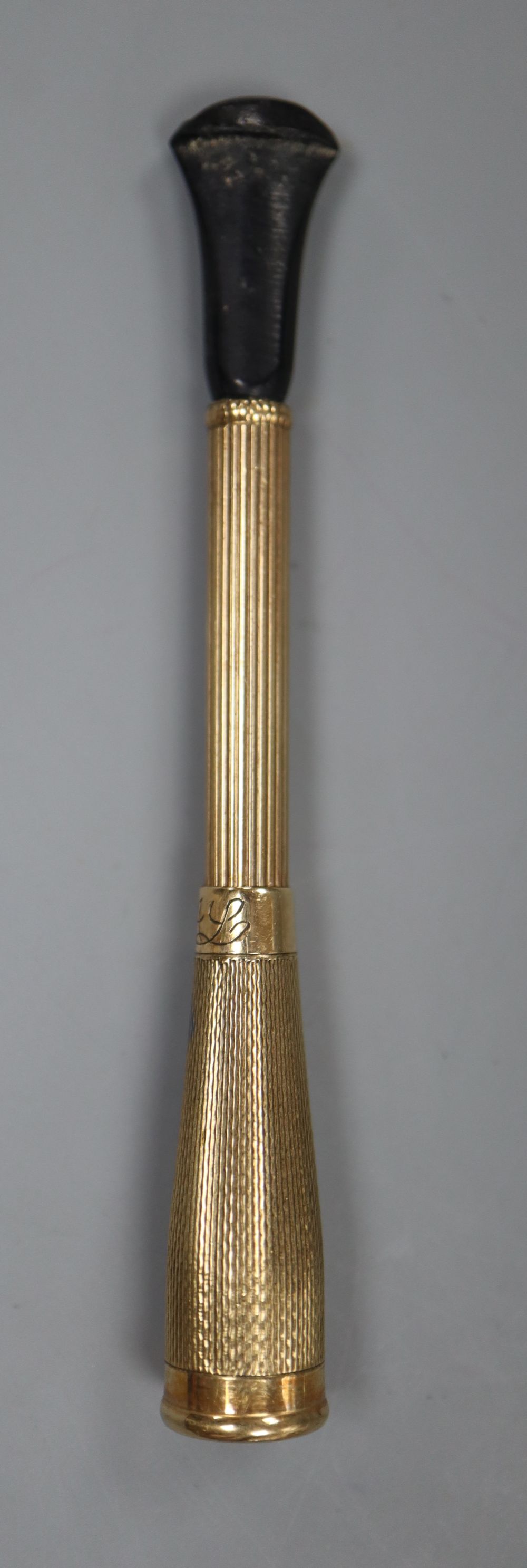 A 1950s 9ct gold mounted cigarette holder, 78mm, gross 6.9 grams.